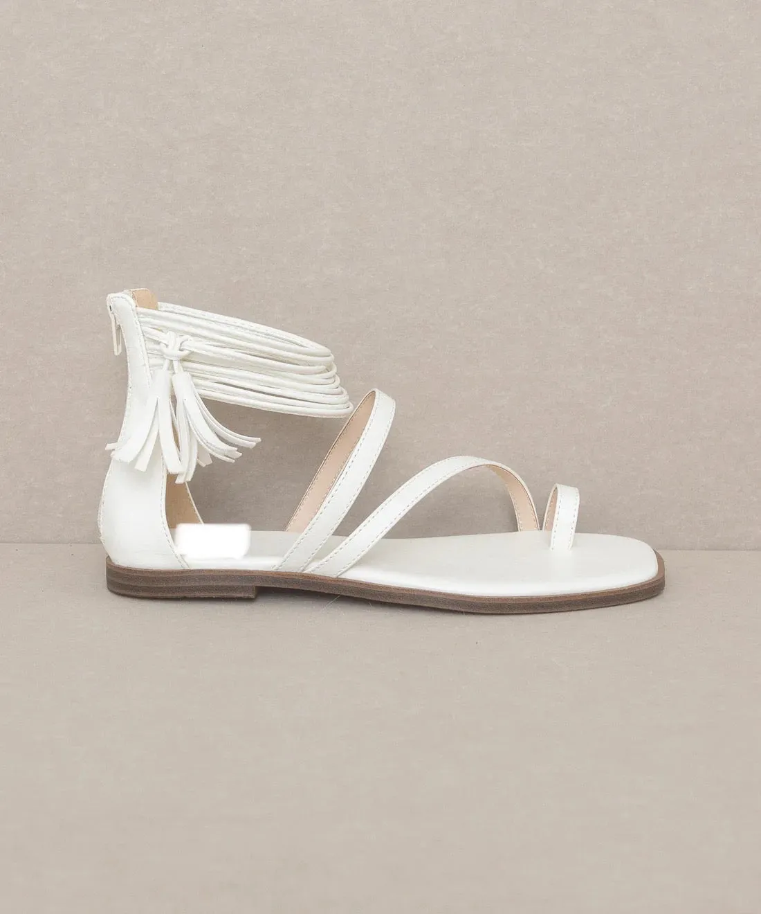 April Tassel Flat  in White