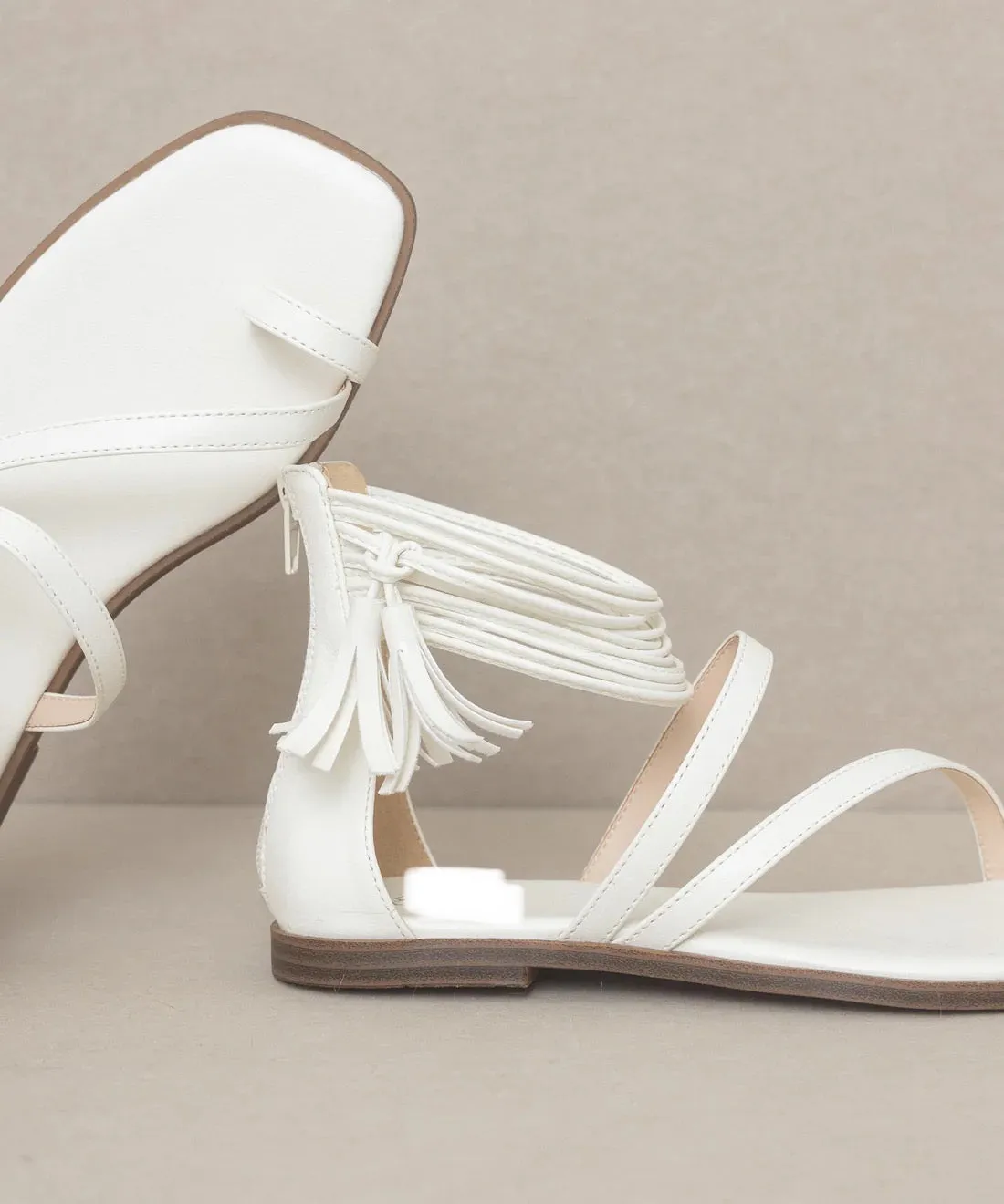 April Tassel Flat  in White